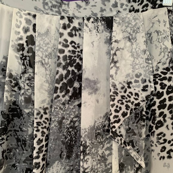 2 / $10 - Medium Skirts Very Good Condition - Picture 5 of 13